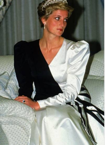 Niezwykłe zdjęcia księżnej Diany: spojrzenie na rzadkie momenty z życia jednej z najczęściej fotografowanych kobiet na świecie 📸👑