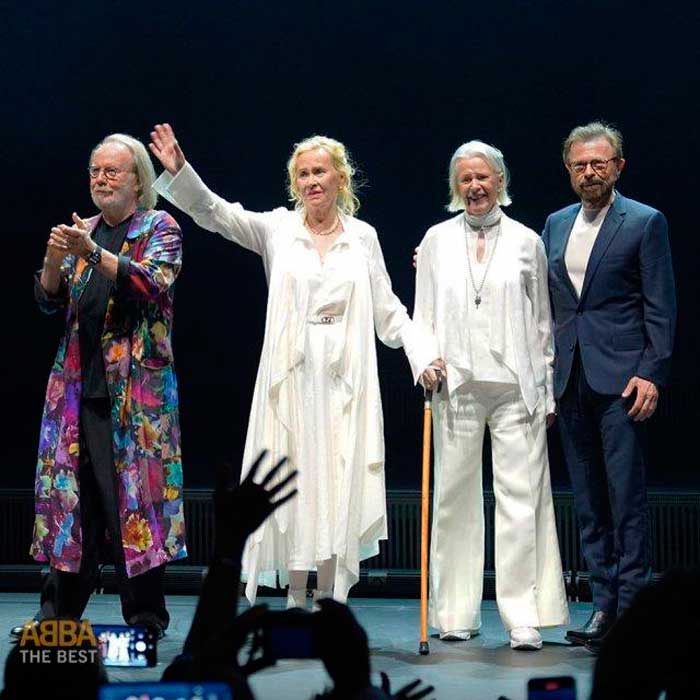 Po raz pierwszy od 36 lat piosenkarze ABBA pojawili się razem w publicznej transmisji i jest to pozycja obowiązkowa.