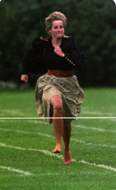 Oszałamiające zdjęcia z udziałem samej księżnej Diany! Istnieją doniesienia, że była fotografowana na ulicach częściej niż ktokolwiek inny!