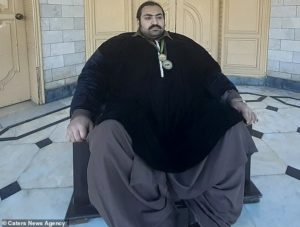 Ważący 440 kg „Pakistański Hulk” szuka wyjątkowej żony.