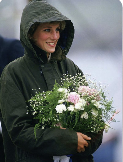 Oszałamiające zdjęcia z udziałem samej księżnej Diany! Istnieją doniesienia, że była fotografowana na ulicach częściej niż ktokolwiek inny!
