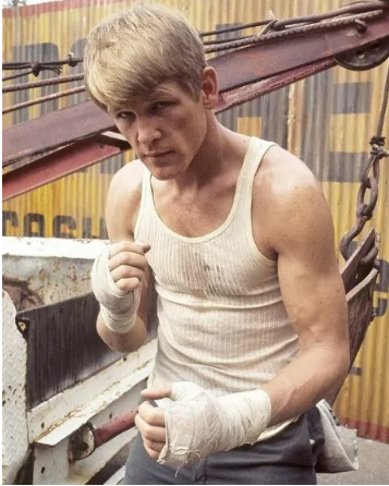 Nikt inny nie wie, kim jest ten słynny aktor: jak gwiazda znalazła się w cieniu i dlaczego została zapomniana 🎭🕶️