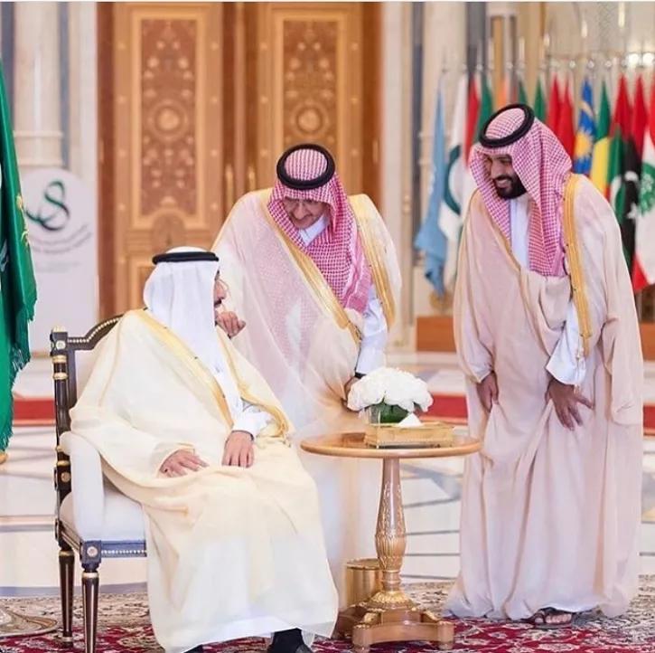 Dziesięć rodzin klanowych, które posiadają naszą planetę i nasze przeznaczenie.