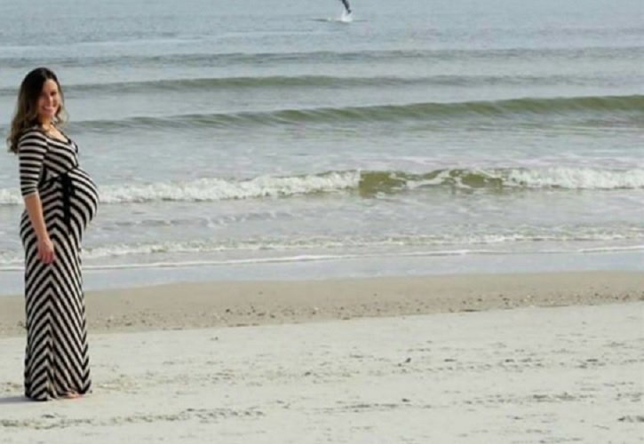 Mężczyzna zrobił zdjęcie swojej ciężarnej żonie. Ale przyjrzyj się bliżej zdjęciu.....