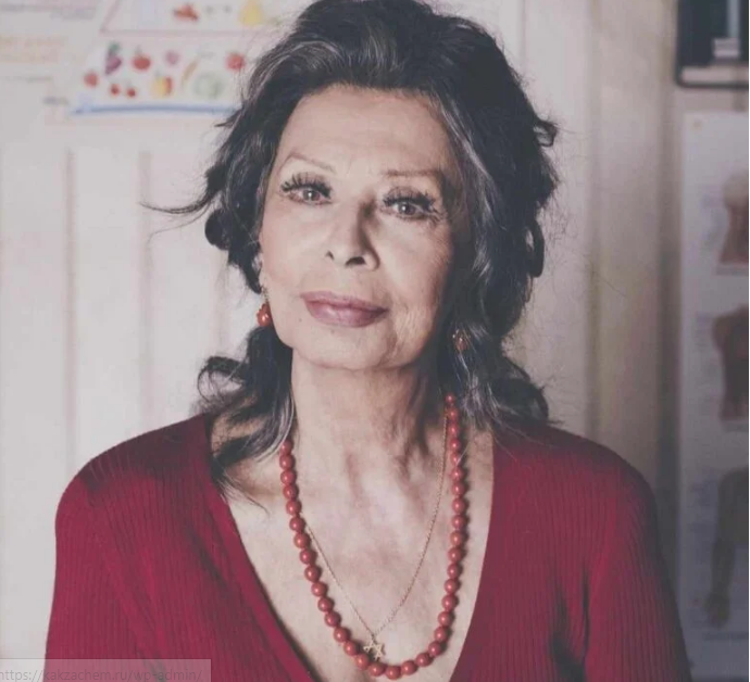 Lauren pozostaje niesamowicie kobieca w wieku 89 lat! Domowe zdjęcia gwiazdy wykonane przez jej syna