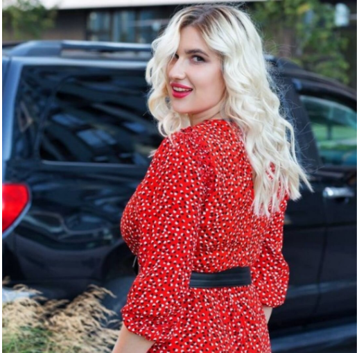 W wieku 8 lat dziewczynka podniosła sztangę o wadze 100 kg! Dowiedz się, jak wygląda i jak potoczyły się jej losy 14 lat później 🏋️‍♀️✨