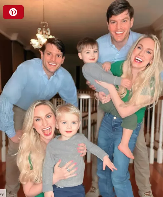 Siostry bliźniaczki wyszły za mąż za braci bliźniaków i dwa lata później urodziły niezwykłe dzieci 😱 Teraz ich dzieci zadziwiają wszystkich 😲 Zobacz, jak wyglądają dzieci tej ciekawej rodziny po 4️⃣ latach.