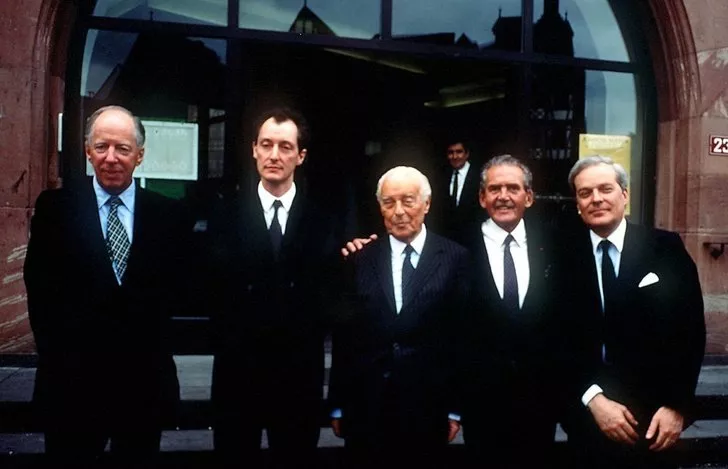 Dziesięć rodzin klanowych, które posiadają naszą planetę i nasze przeznaczenie.