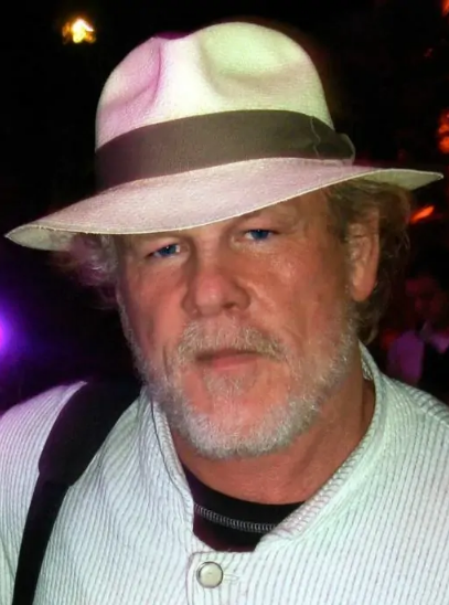 Nikt inny nie wie, kim jest ten słynny aktor: jak gwiazda znalazła się w cieniu i dlaczego została zapomniana 🎭🕶️