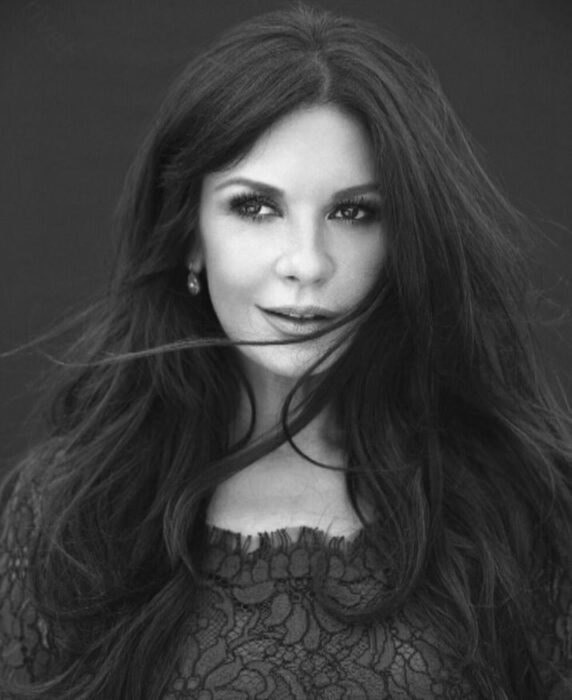 „Co za prezent dla mojego męża": 55-letnia Catherine Zeta-Jones wystąpiła w tym, co miała na sobie.