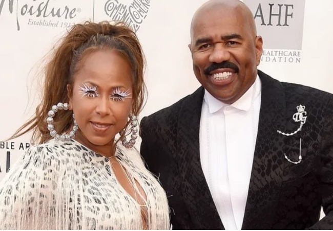 Miał poważne problemy z mową i nie wiedział, z czego żyć w przyszłości. Jak wyglądało dzieciństwo najbogatszego prezentera telewizyjnego? Jak bardzo dotknęło go ubóstwo?