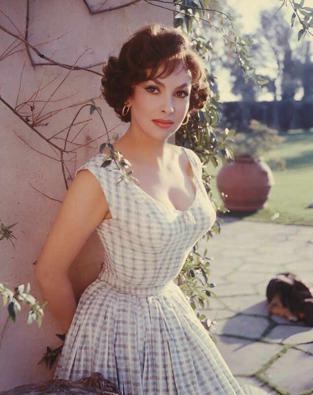 Niegdyś gwiazda włoskiego kina, teraz jest zgorzkniałą staruszką.