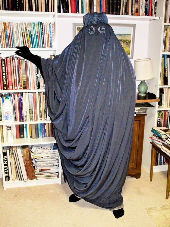 „Niewiele wolności i wiele wymagań": 12 zdjęć z życia kobiet na Wschodzie. Ostatnie zdjęcie jest bardzo zabawne