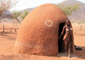 Himba: lud, w którym kobiety nigdy się nie myją, ale dbają o siebie kilka godzin dziennie i są uważane za najpiękniejsze w Afryce.
