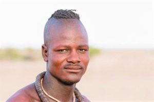 Himba: lud, w którym kobiety nigdy się nie myją, ale dbają o siebie kilka godzin dziennie i są uważane za najpiękniejsze w Afryce.