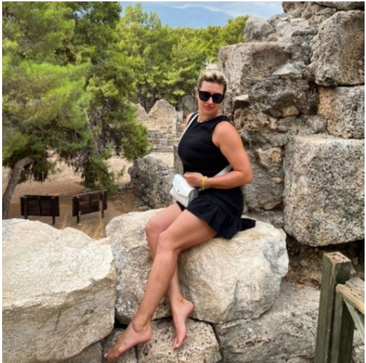 W wieku 8 lat dziewczynka podniosła sztangę o wadze 100 kg! Dowiedz się, jak wygląda i jak potoczyły się jej losy 14 lat później 🏋️‍♀️✨