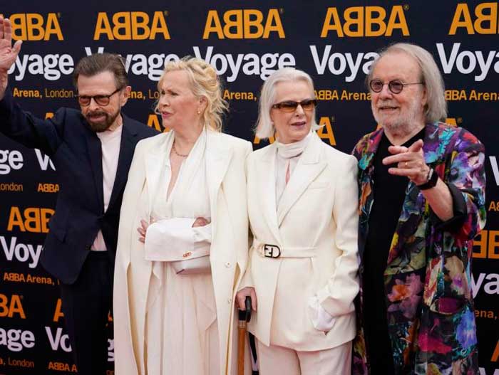 Po raz pierwszy od 36 lat piosenkarze ABBA pojawili się razem w publicznej transmisji i jest to pozycja obowiązkowa.