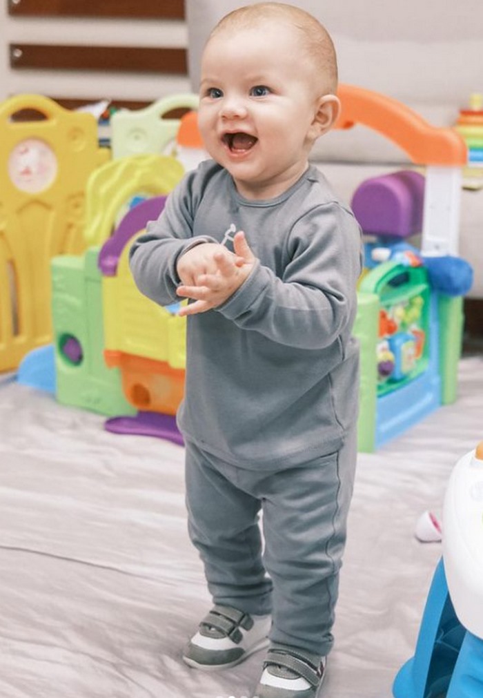 Jak wygląda dziecko tej bajkowej pary: albinos Bera Ivanishvili i jego żona Nanuka Gudavadze. Bajkowa rodzina