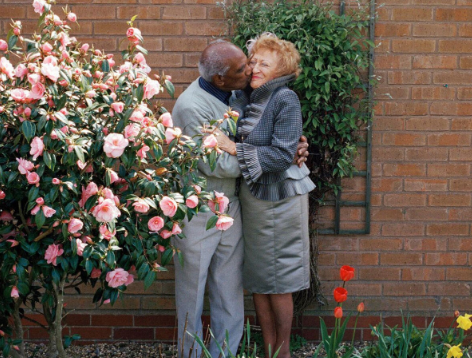 70 lat temu została wyrzucona z domu za miłość do czarnoskórego mężczyzny. Ale ich historia miłosna wciąż żyje