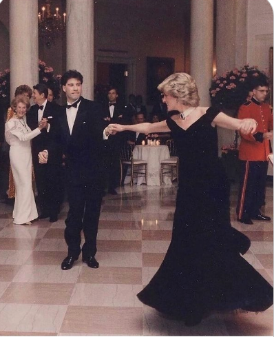 Oszałamiające zdjęcia z udziałem samej księżnej Diany! Istnieją doniesienia, że była fotografowana na ulicach częściej niż ktokolwiek inny!