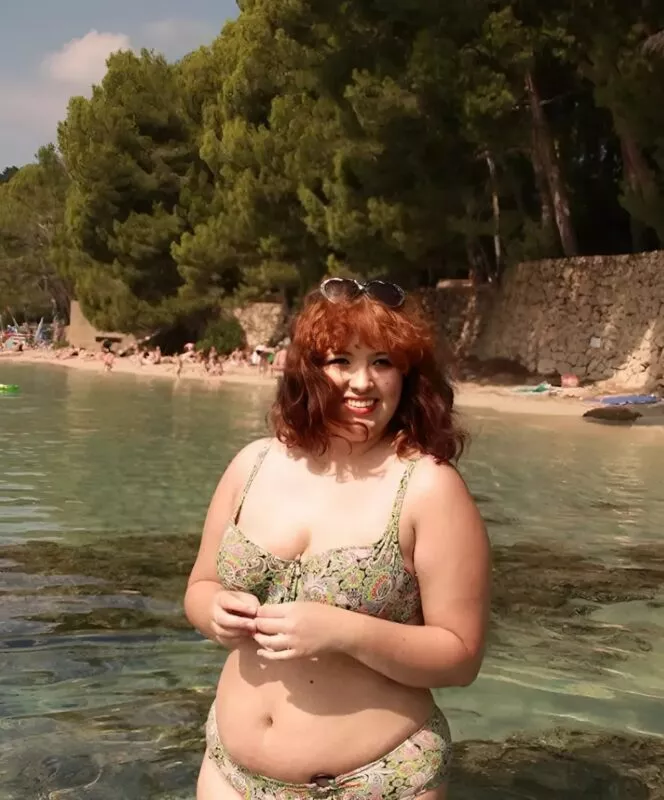 Mam bujne kształty i wcale się tego nie wstydzę, wręcz przeciwnie, uważam to za zaletę! Ostatnio założyłam otwarty kostium kąpielowy i reakcje ludzi mnie zadziwiły