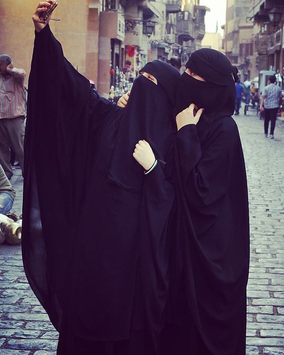 „Niewiele wolności i wiele wymagań": 12 zdjęć z życia kobiet na Wschodzie. Ostatnie zdjęcie jest bardzo zabawne