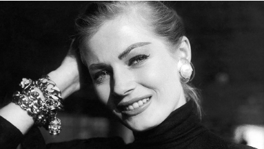 Jak piękna kobieta zmieniła się w gargulca? Wygląda na to, że ona nawet nie jest gargulcem!