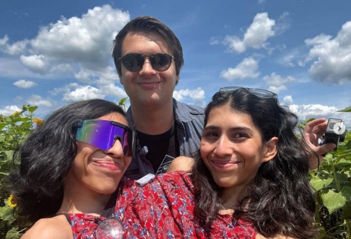 „Myślę, że jesteśmy dwiema różnymi osobami!” - te bliźniaczki syjamskie mają po dwadzieścia trzy lata. Lupita i Carmen były nieustannie pytane o to, jak budują relacje i dzielą się mężczyznami