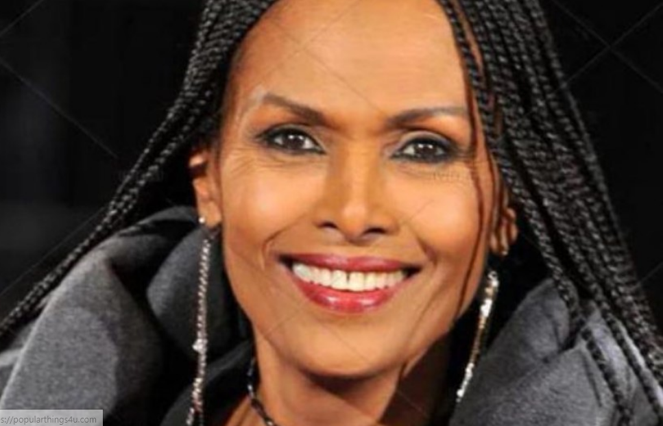 Ageless: jak Friday wygląda po siedemdziesiątce, o czym każdy Robinson może tylko pomarzyć! Dowiedz się, jak udaje jej się pozostać młodą i atrakcyjną przez dziesięciolecia 🌴✨