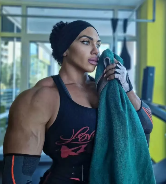Natalia Kuznetsova ma 33 lata i jest znana na całym świecie ze swoich kształtów! Jak wyglądała kulturystka Natasha, zanim na poważnie zajęła się sportem