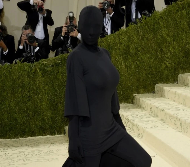 Oszałamiające zdjęcia gwiazd na czerwonym dywanie, które wprawiły nas w zachwyt: 14 najbardziej przyciągających wzrok z nich wszystkich