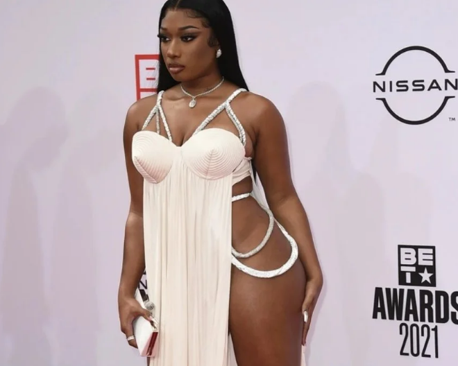 Oszałamiające zdjęcia gwiazd na czerwonym dywanie, które wprawiły nas w zachwyt: 14 najbardziej przyciągających wzrok z nich wszystkich