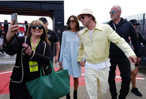 Nie puści ręki ukochanej. Nowe zdjęcia Pitta z narzeczoną roztopiły serca fanów