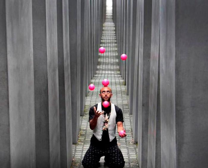 Na pierwszy rzut oka to zwykłe zdjęcie. Ale wystarczy przyjrzeć się bliżej tłu... Odmrożenie😲