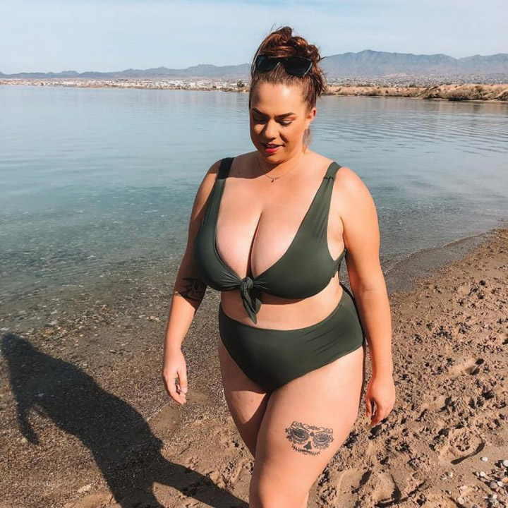 Te dziewczyny udowodniły, że kostiumy kąpielowe na kobietach o pełnych kształtach wyglądają cholernie uwodzicielsko