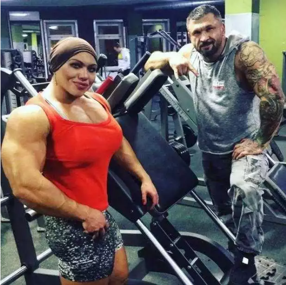 Natalia Kuznetsova ma 33 lata i jest znana na całym świecie ze swoich kształtów! Jak wyglądała kulturystka Natasha, zanim na poważnie zajęła się sportem