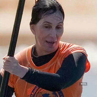 Paparazzi pokazali 75-letnią legendę Cher bez makijażu na wakacjach, co zdenerwowało internautów