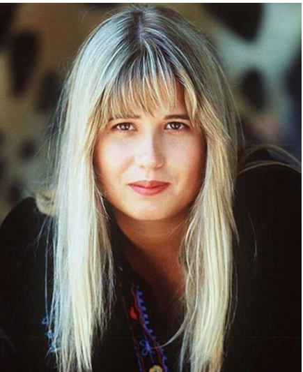 Jak wygląda córka piosenkarki Cher, która 35 lat temu zmieniła się z ładnej dziewczyny w brodatego mężczyznę?