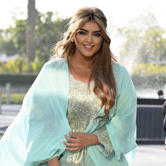 Orientalna piękność urodziła się jako córka Greka i przez pewien czas była żoną emira Dubaju