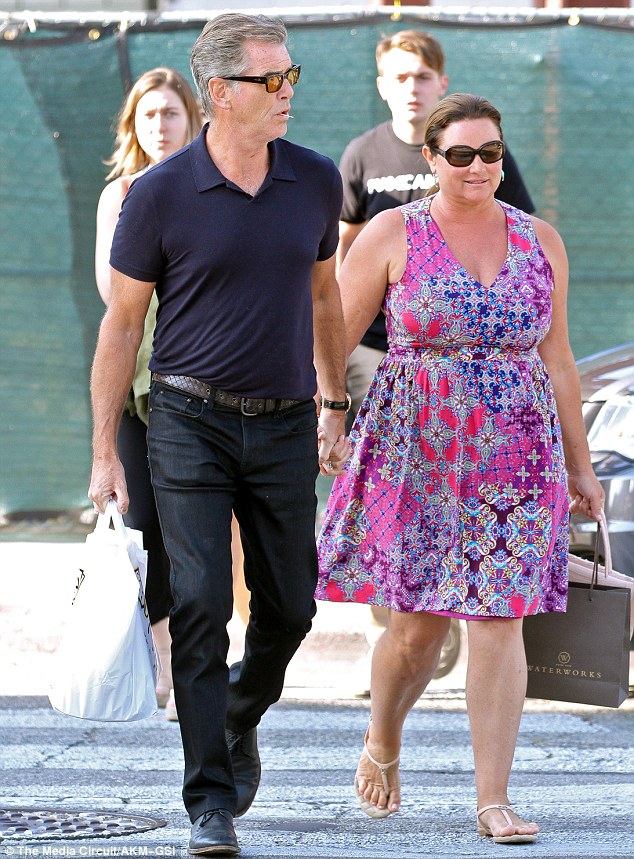 „Lubię ją nawet z jej niedoskonałościami i nie zamierzam jej zostawić!”. Brosnan musiał publicznie bronić swojej ważącej ponad sto kilogramów małżonki