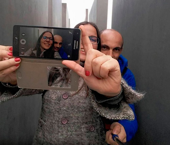 Na pierwszy rzut oka to zwykłe zdjęcie. Ale wystarczy przyjrzeć się bliżej tłu... Odmrożenie😲