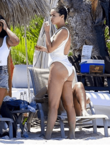 Selena Gomez ztloustla natolik, že ji fanoušci nepoznávají. Ze štíhlé holky nezbylo nic 🤔.