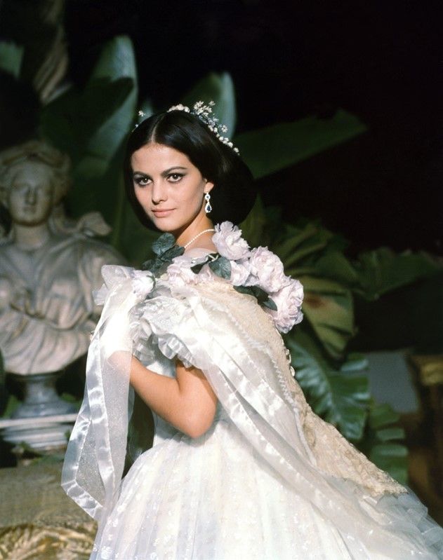 Kobieta, która doprowadziła Alaina Delona do szaleństwa. Kim ona jest?