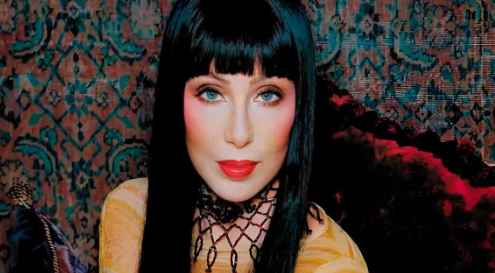 Paparazzi pokazali 75-letnią legendę Cher bez makijażu na wakacjach, co zdenerwowało internautów