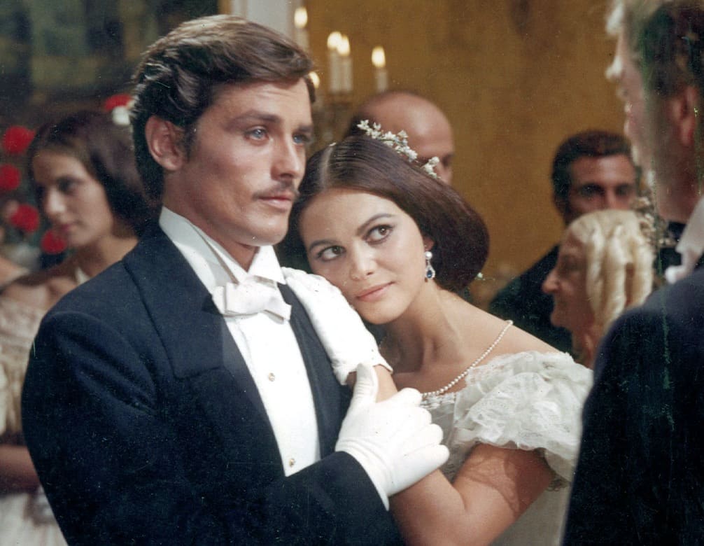 Kobieta, która doprowadziła Alaina Delona do szaleństwa. Kim ona jest?