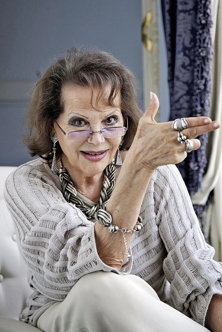 Kobieta, która doprowadziła Alaina Delona do szaleństwa. Kim ona jest?