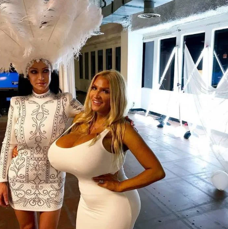 „Szara myszka": 54-letnia modelka w rozmiarze 34 ujawnia, jak wyglądała przed operacją plastyczną