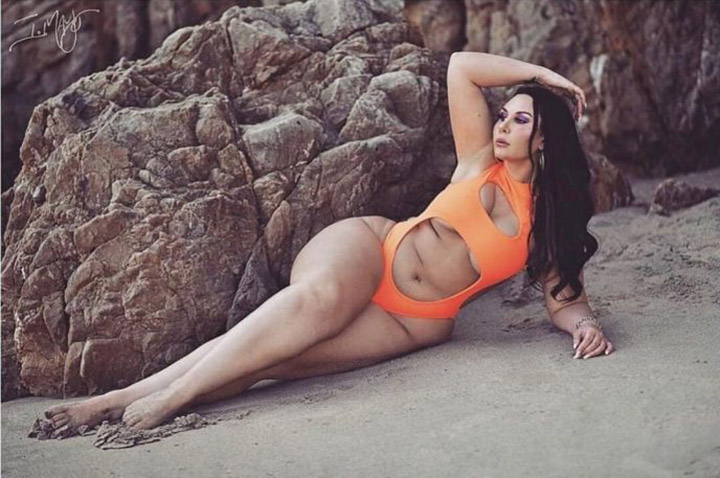 Te dziewczyny udowodniły, że kostiumy kąpielowe na kobietach o pełnych kształtach wyglądają cholernie uwodzicielsko