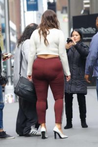 Fanoušci jsou zklamaní z toho, jak Ashley Graham vypadá zezadu. Jo, bez photoshopu je to těžké... zvlášť v plavkách😮