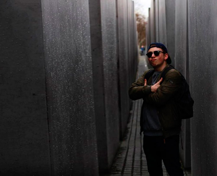 Na pierwszy rzut oka to zwykłe zdjęcie. Ale wystarczy przyjrzeć się bliżej tłu... Odmrożenie😲